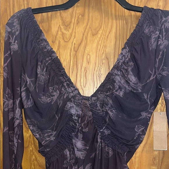 Urban Outfitters Black Floral Bodysuit - Picture 4 of 12